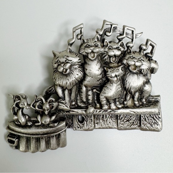 JJ Jonette Jewelry - JJ Jonette Jewelry Cat Brooch Pin Choir Chorus Mouse Mice Music Singing Vintage